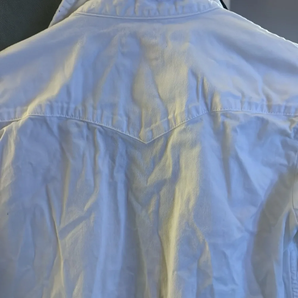 Levi’s long sleeve women’s white pearl button down shirt - Picture 6 of 6